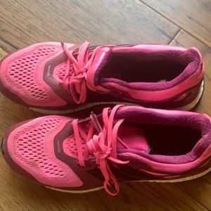 Adidas V Boost - Size 9